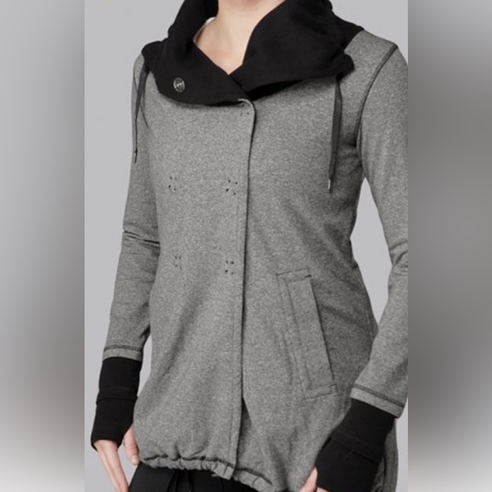Lululemon Gratitude wrap size 8 in very good condition